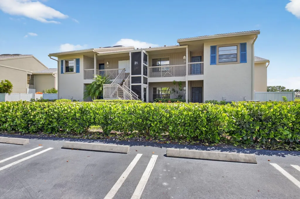21 Eastgate Drive Boynton Beach FL 33436