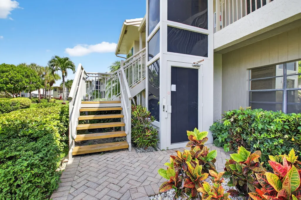 21 Eastgate Drive Boynton Beach FL 33436
