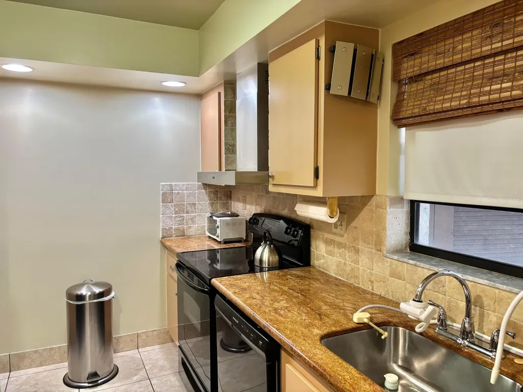 8600 NW 34th Place Sunrise FL 33351