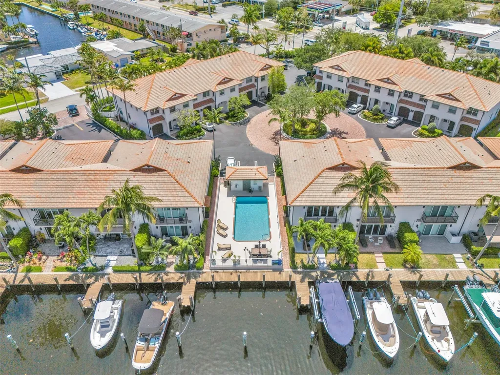 1327 SE 3rd Avenue Pompano Beach FL 33060