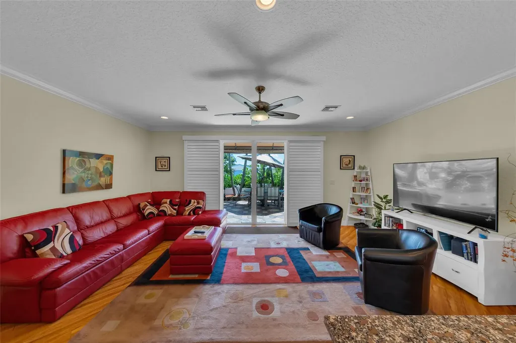 1327 SE 3rd Avenue Pompano Beach FL 33060