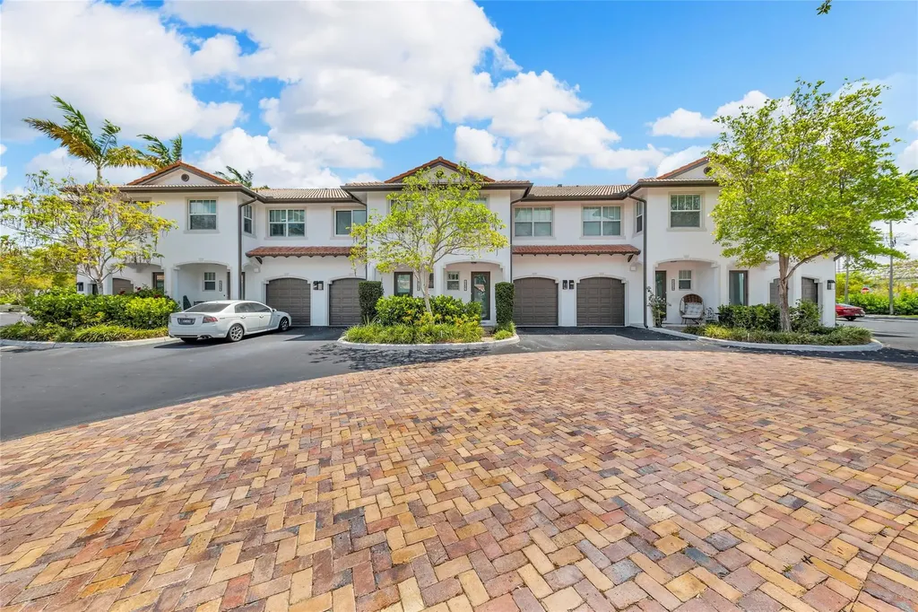 1327 SE 3rd Avenue Pompano Beach FL 33060