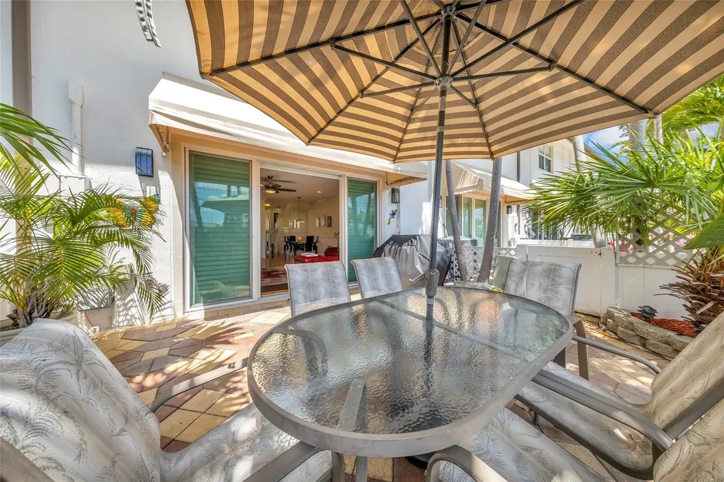 1327 SE 3rd Avenue Pompano Beach FL 33060