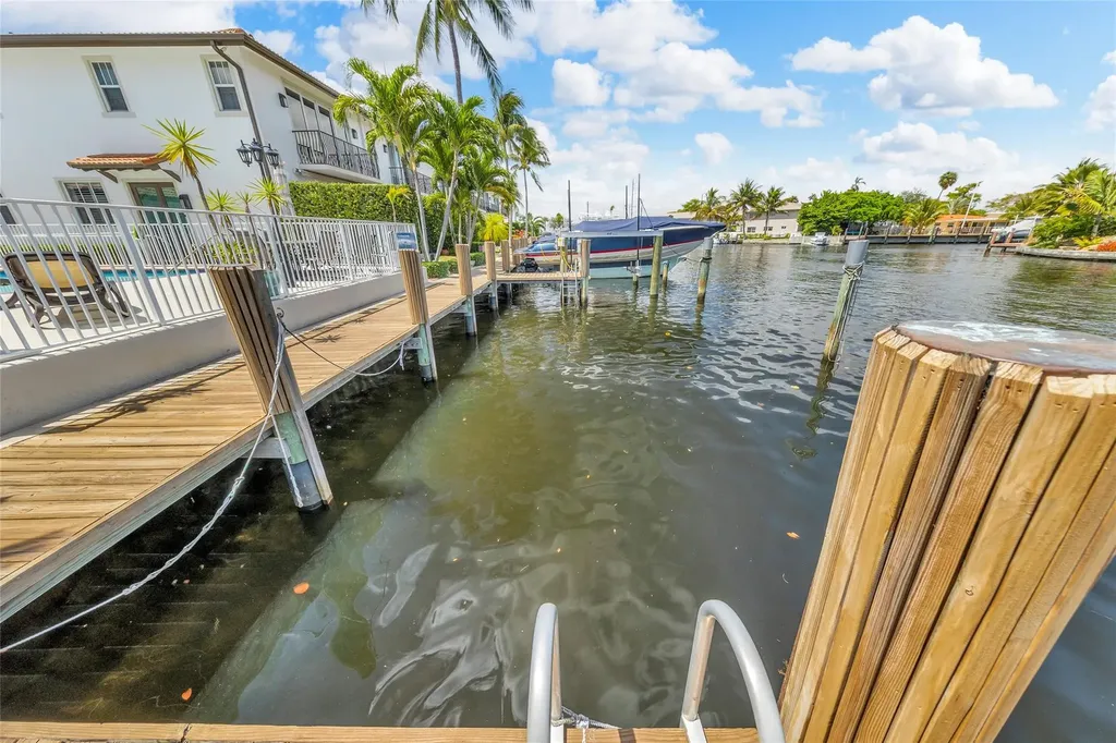 1327 SE 3rd Avenue Pompano Beach FL 33060
