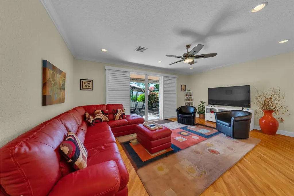 1327 SE 3rd Avenue Pompano Beach FL 33060