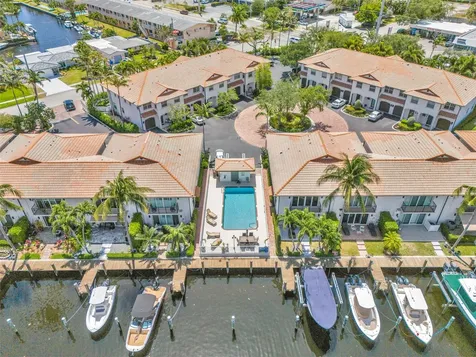 1327 SE 3rd Avenue Pompano Beach FL 33060