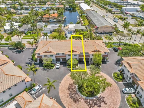 1327 SE 3rd Avenue Pompano Beach FL 33060