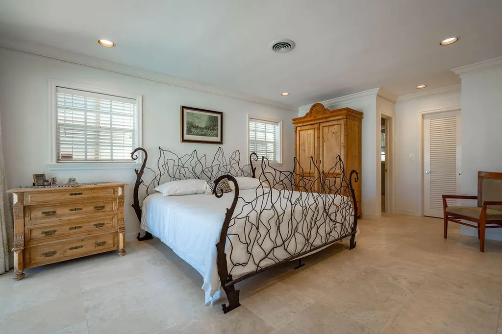 4450 NE 24th Terrace Lighthouse Point FL 33064