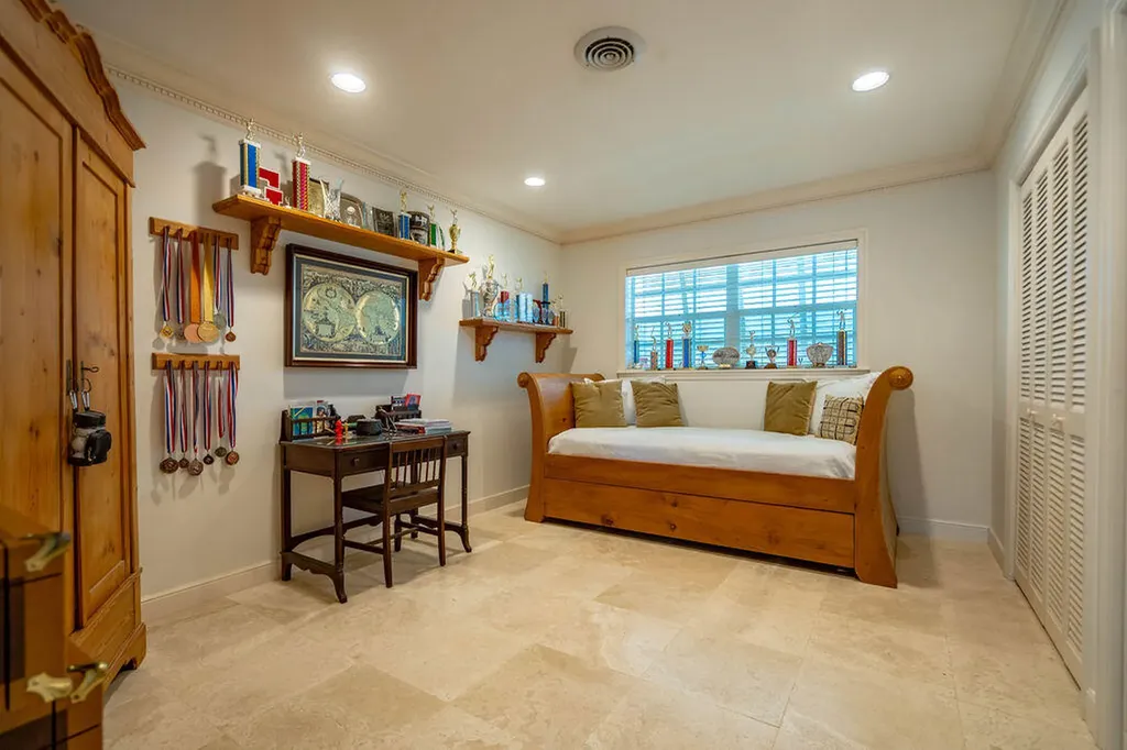4450 NE 24th Terrace Lighthouse Point FL 33064