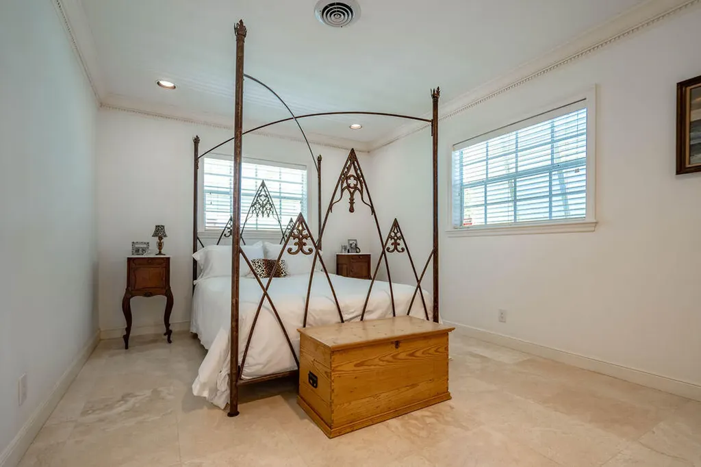 4450 NE 24th Terrace Lighthouse Point FL 33064