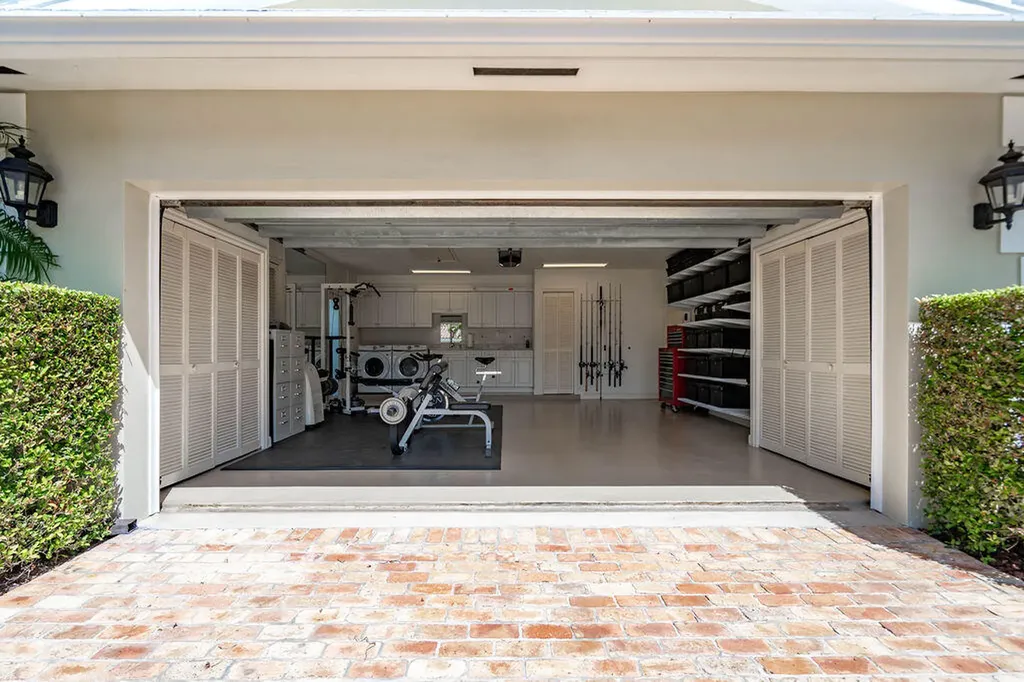 4450 NE 24th Terrace Lighthouse Point FL 33064