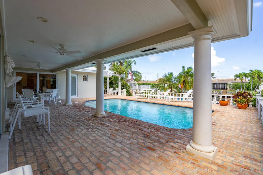 4450 NE 24th Terrace Lighthouse Point FL 33064