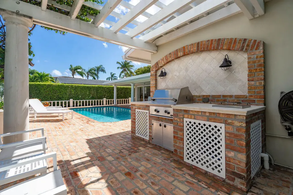 4450 NE 24th Terrace Lighthouse Point FL 33064