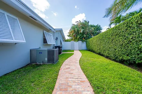 4450 NE 24th Terrace Lighthouse Point FL 33064