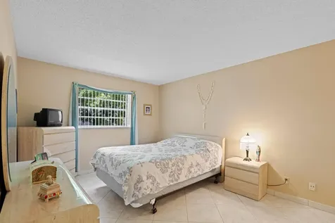 4000 NW 44th Avenue Lauderdale Lakes FL 33319
