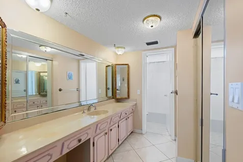 4000 NW 44th Avenue Lauderdale Lakes FL 33319