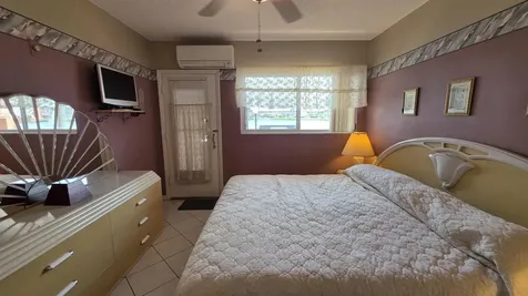 900 SW 10th Terrace Hallandale Beach FL 33009