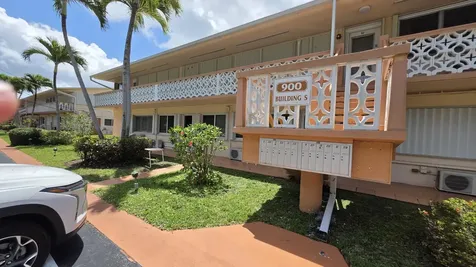 900 SW 10th Terrace Hallandale Beach FL 33009