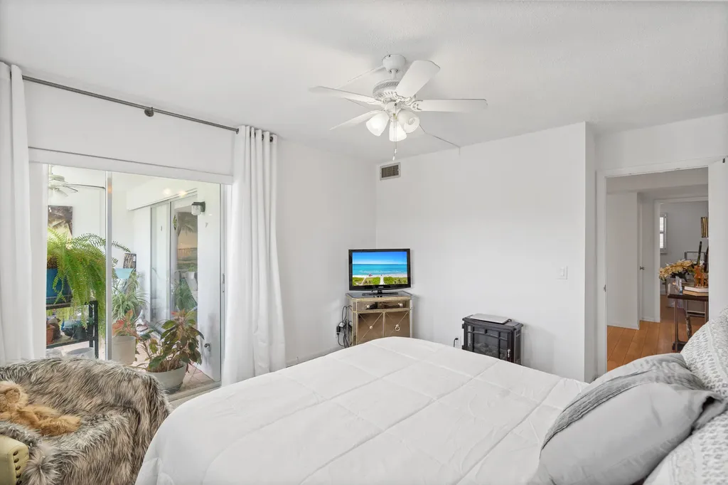 25 SE 13th Street Boca Raton FL 33432