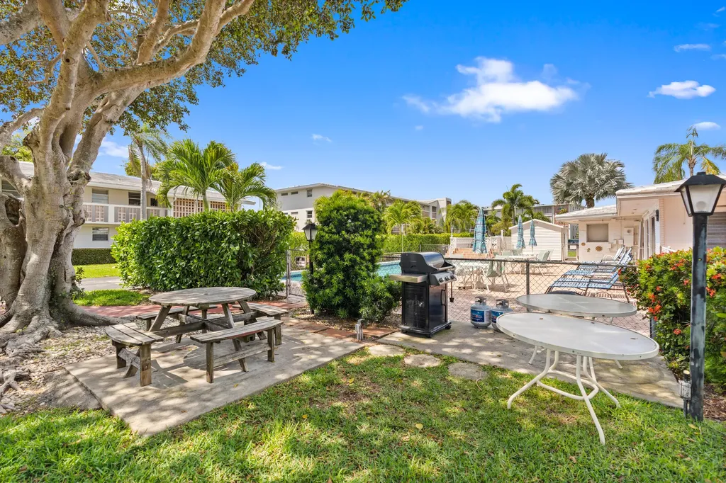 25 SE 13th Street Boca Raton FL 33432