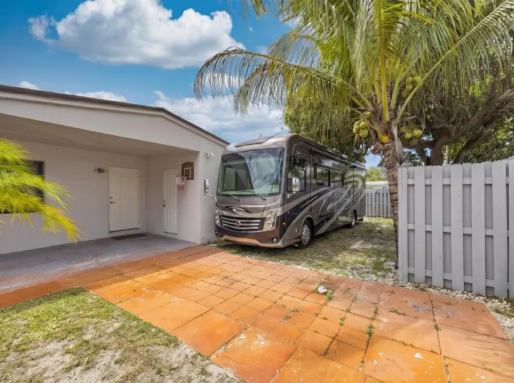 3361 NE 13th Terrace Pompano Beach FL 33064