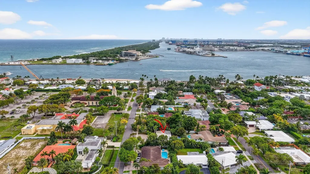 1935 SE 25th Avenue Fort Lauderdale FL 33316