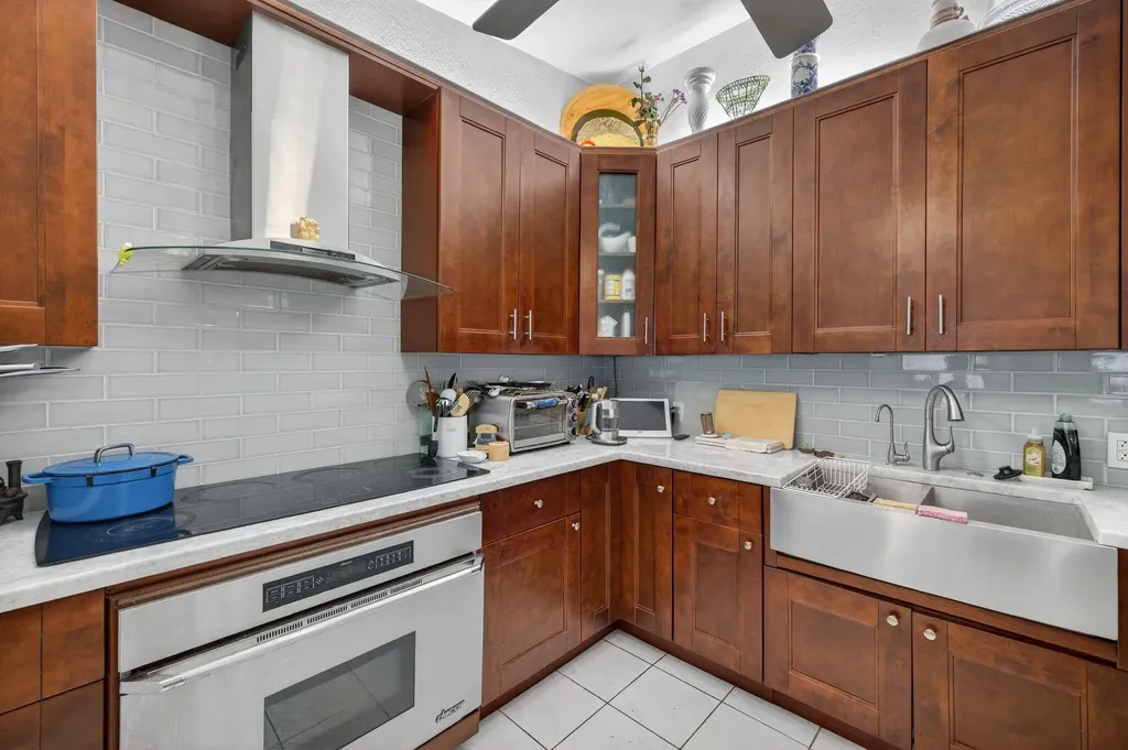 1935 SE 25th Avenue Fort Lauderdale FL 33316