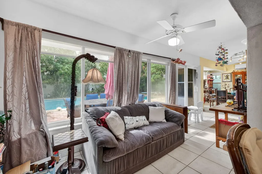 1935 SE 25th Avenue Fort Lauderdale FL 33316