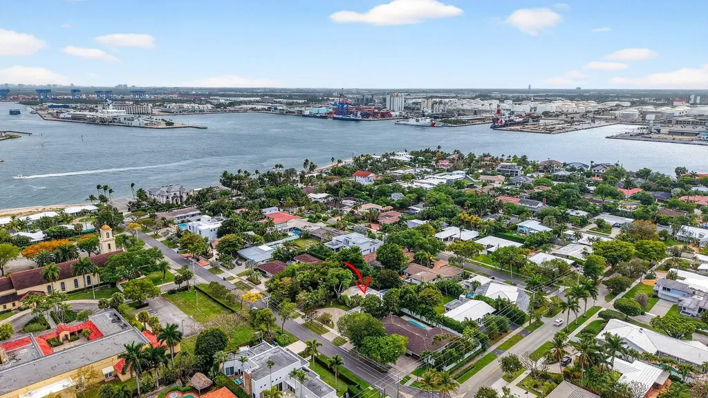 1935 SE 25th Avenue Fort Lauderdale FL 33316