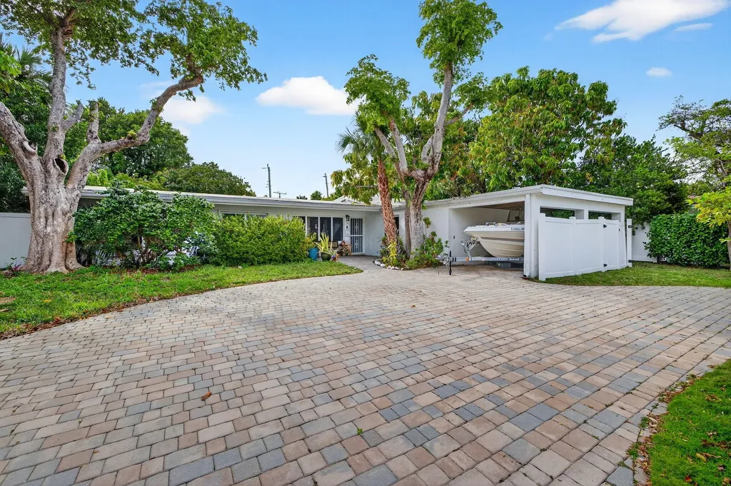1935 SE 25th Avenue Fort Lauderdale FL 33316