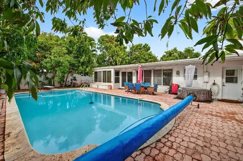 1935 SE 25th Avenue Fort Lauderdale FL 33316