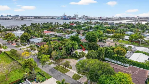 1935 SE 25th Avenue Fort Lauderdale FL 33316