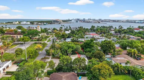 1935 SE 25th Avenue Fort Lauderdale FL 33316