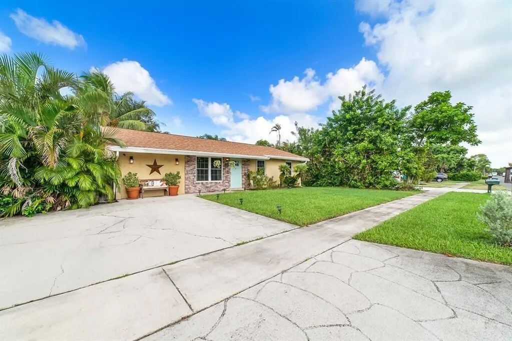913 NW 8th Street Boynton Beach FL 33426