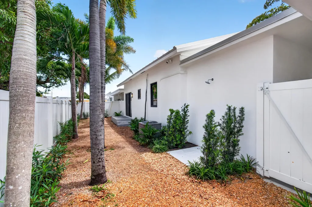 517 NW 1st Street Delray Beach FL 33444