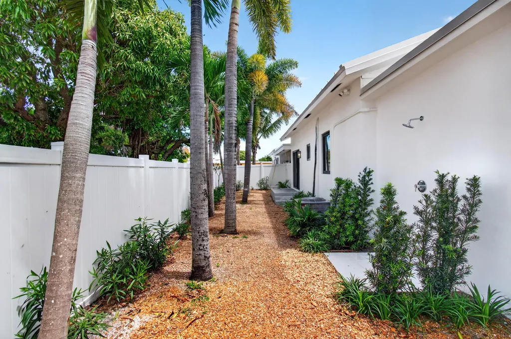 517 NW 1st Street Delray Beach FL 33444