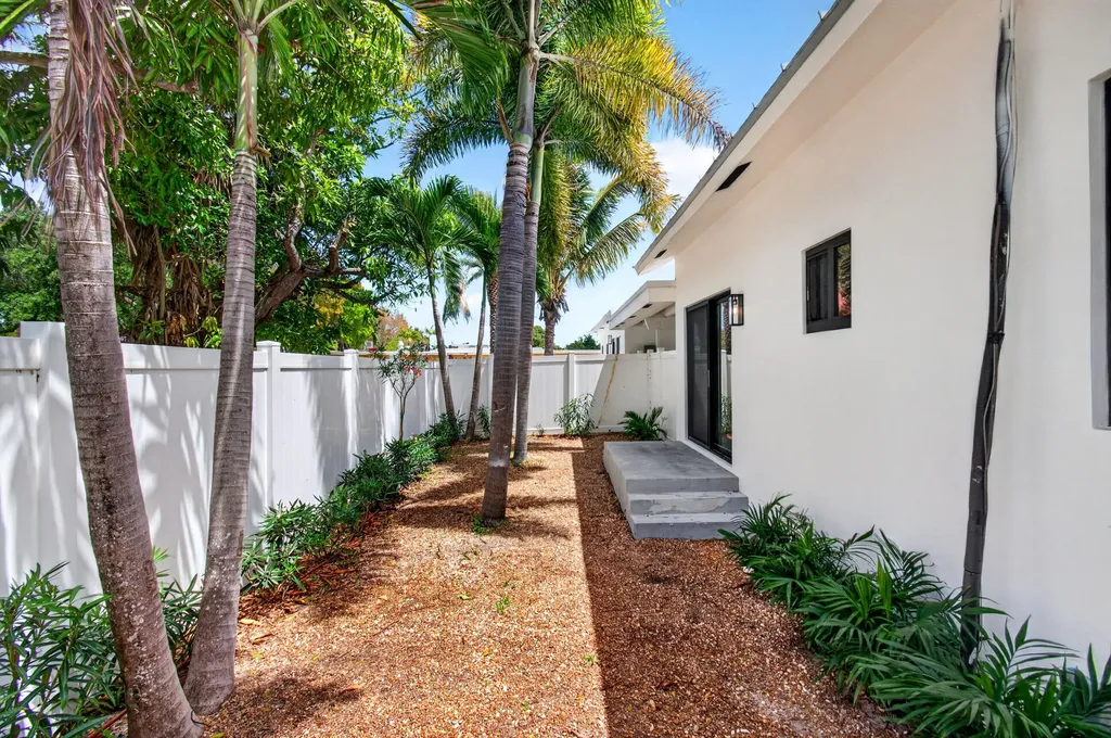 517 NW 1st Street Delray Beach FL 33444