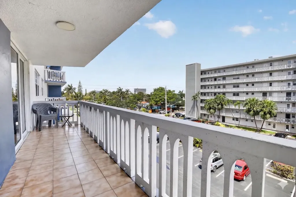 400 NE 12th Avenue Hallandale Beach FL 33009