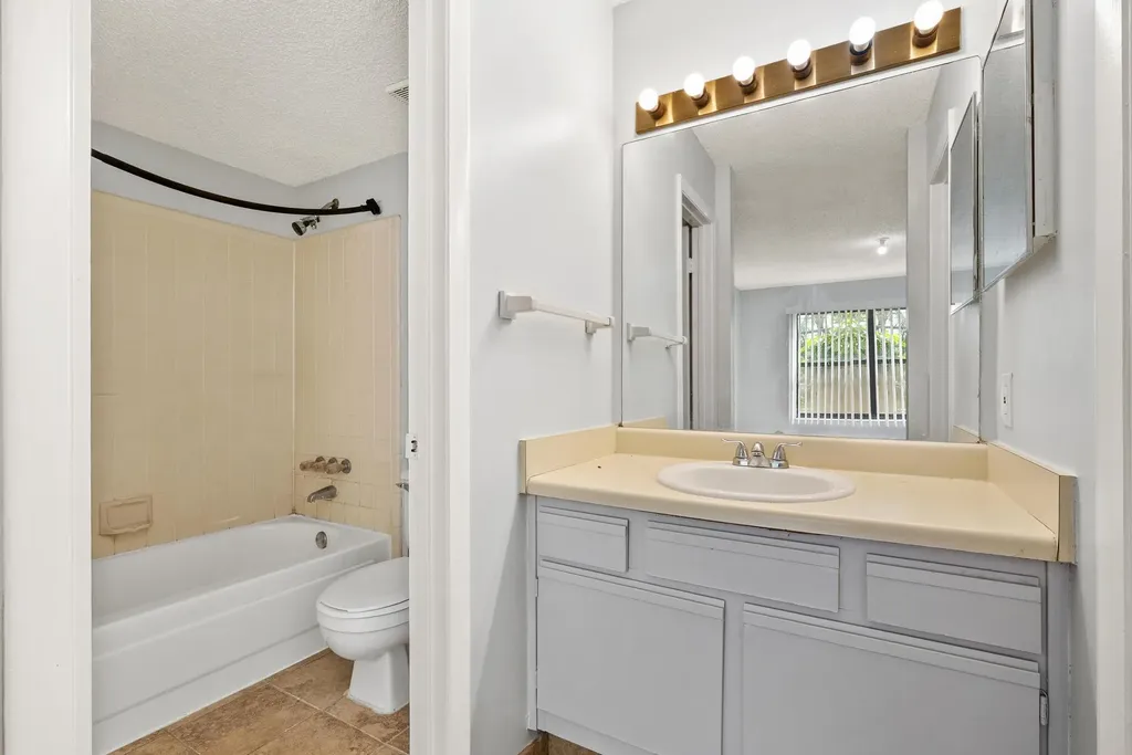 4201 W Mcnab Road Pompano Beach FL 33069