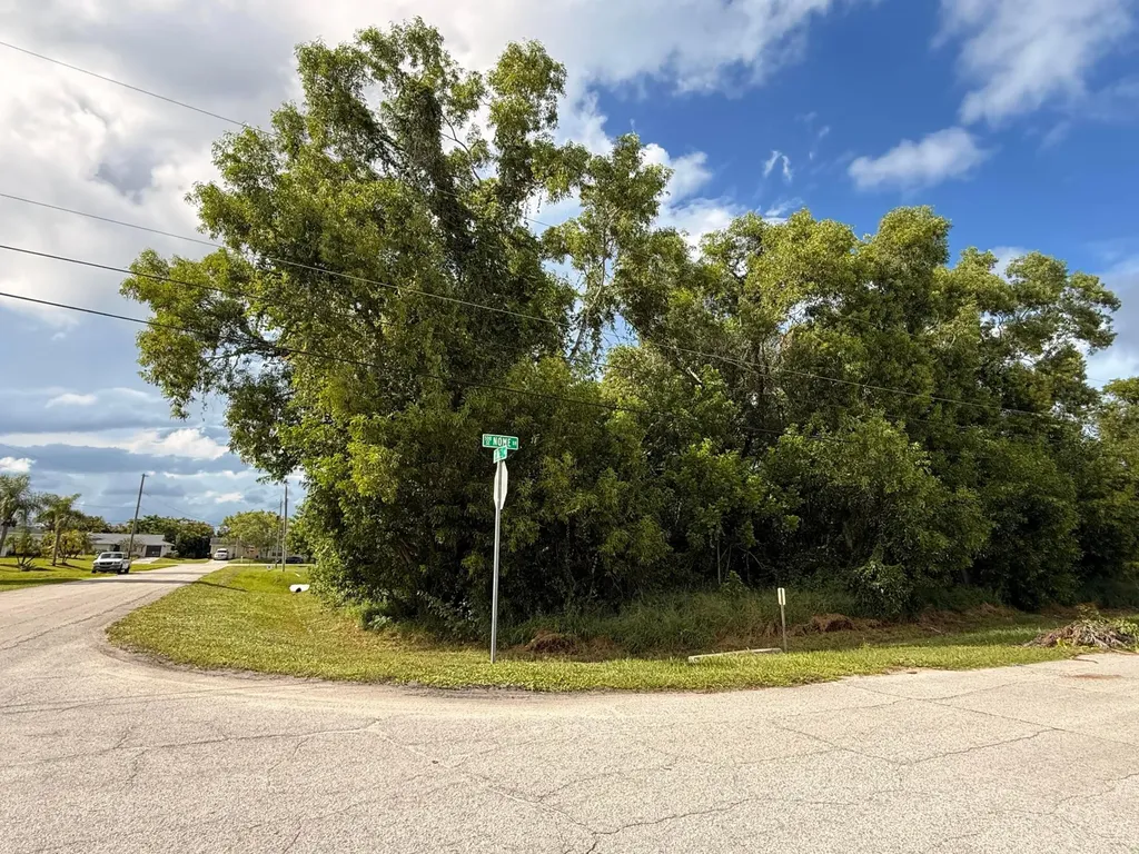 574 SE Nome Drive Port St Lucie FL 34984