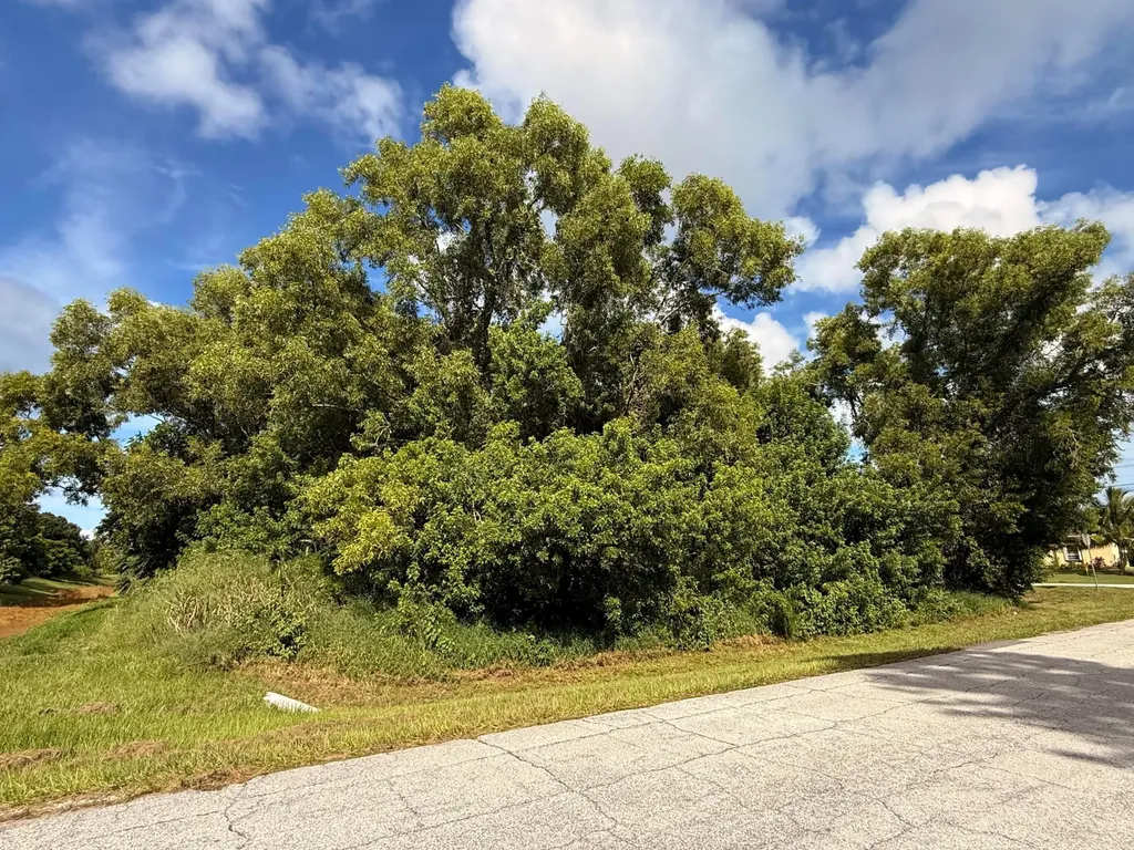 574 SE Nome Drive Port St Lucie FL 34984