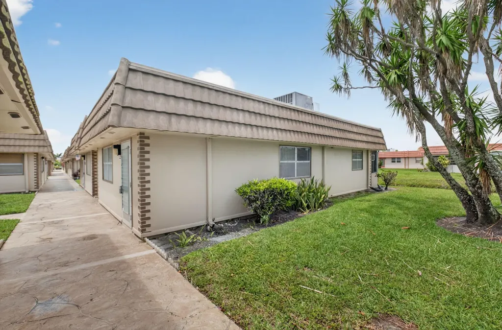 155 Seville G Delray Beach FL 33446