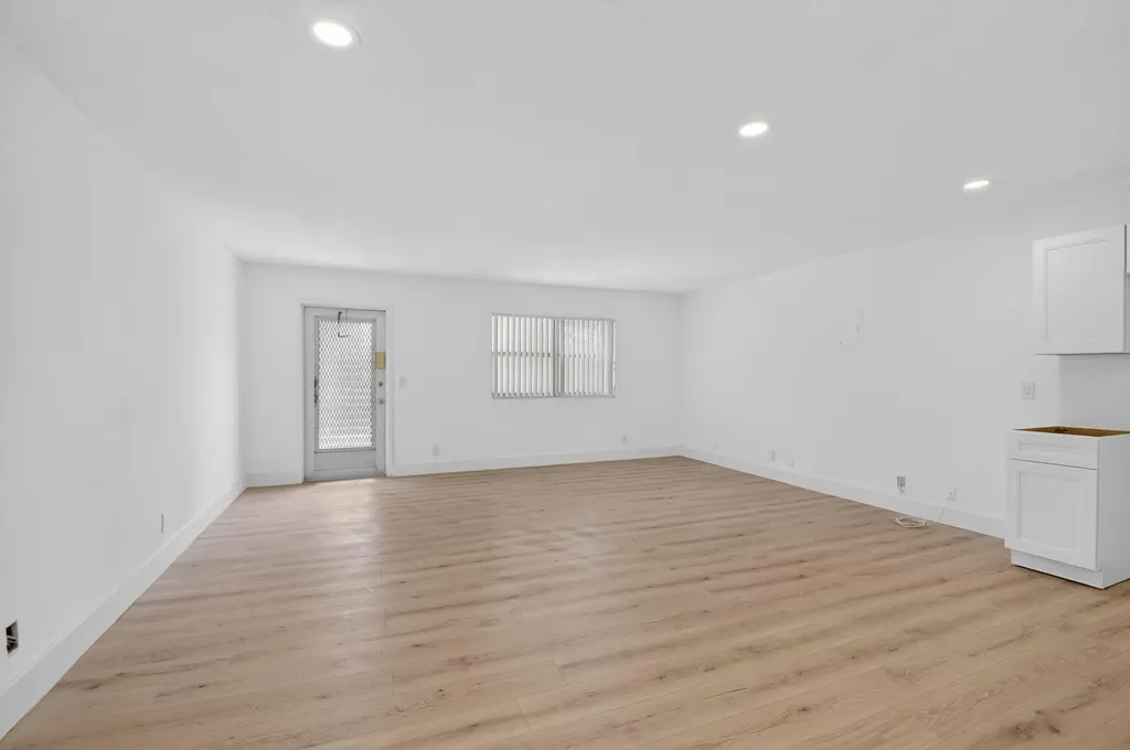 155 Seville G Delray Beach FL 33446