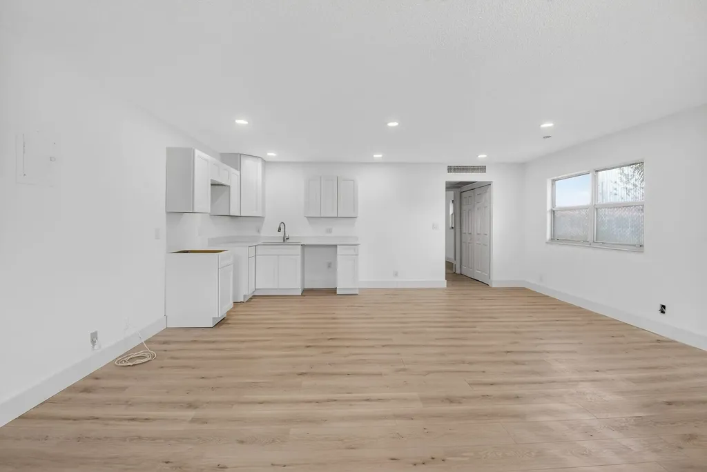 155 Seville G Delray Beach FL 33446