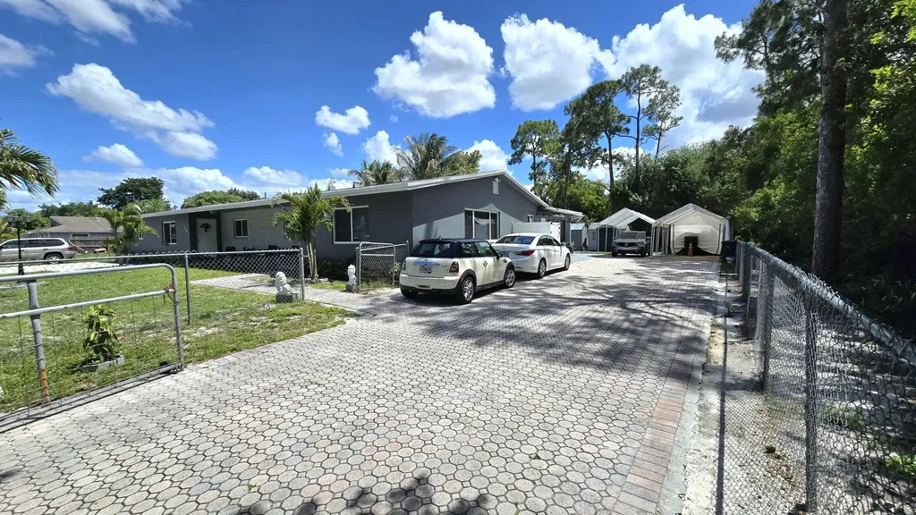 5984 Orange Road West Palm Beach FL 33413