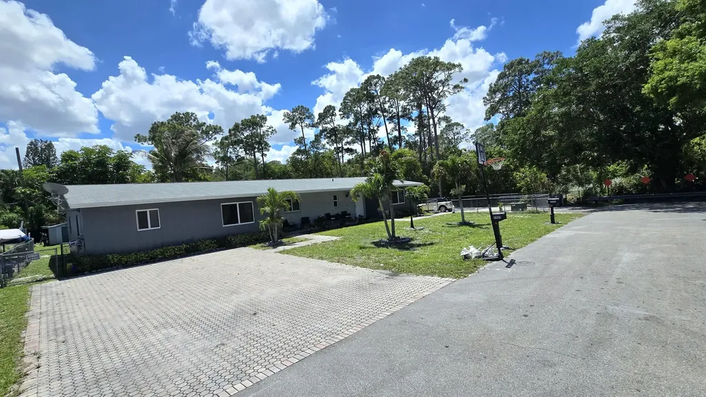 5984 Orange Road West Palm Beach FL 33413