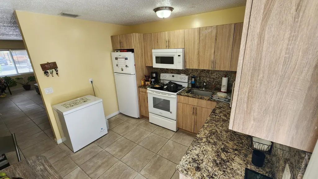 5984 Orange Road West Palm Beach FL 33413