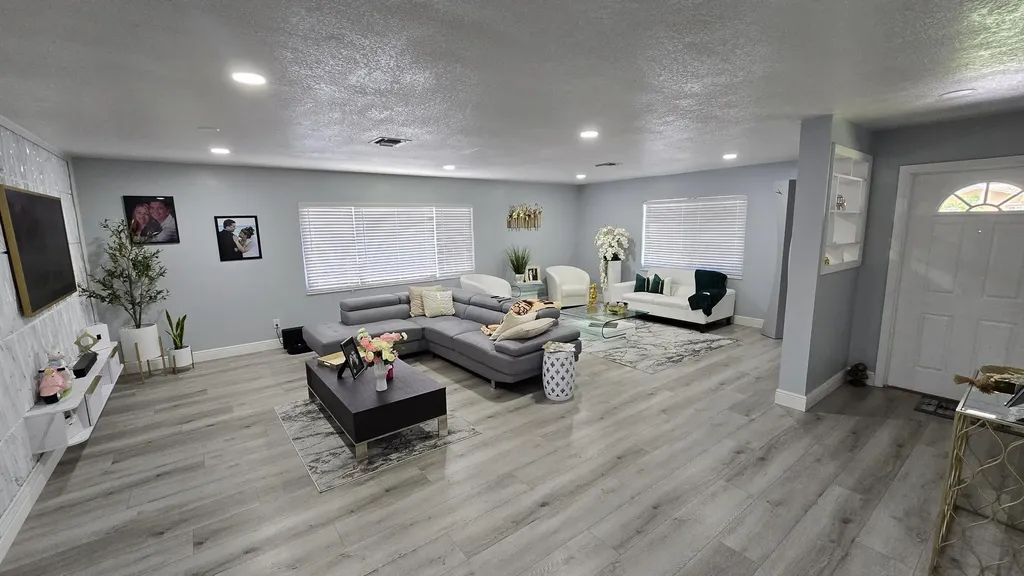 5984 Orange Road West Palm Beach FL 33413