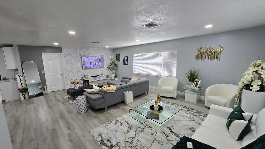 5984 Orange Road West Palm Beach FL 33413
