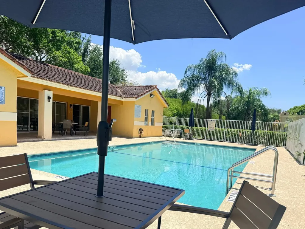3832 NW 90th Avenue Sunrise FL 33351